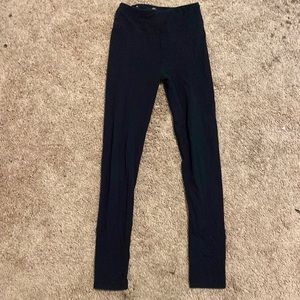 Cotton leggings, barley worn super comfy and stretchy.